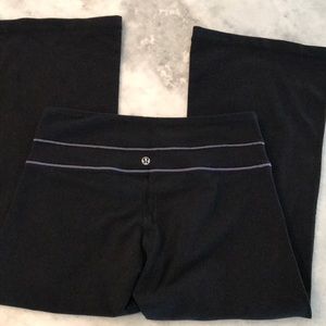 Lululemon Black Spec Ed Flare Leg Yoga Crops Size 6 EUC